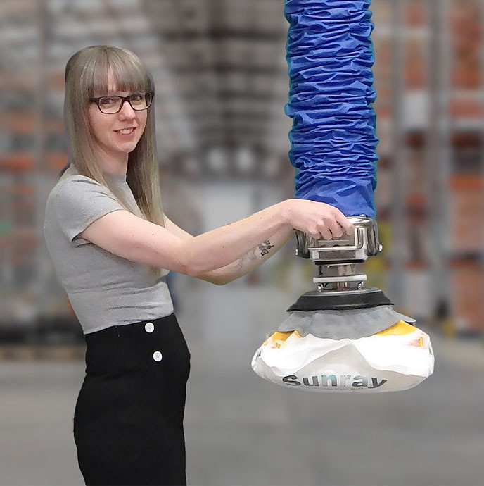 Industrial vacuum lifter with flexible skirt gripping the base of a sack for low-pressure lifting applications